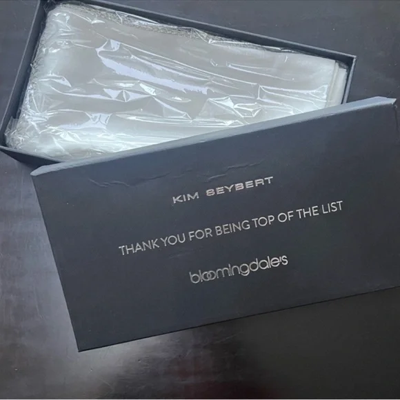 RESERVED
2 Sets of Kim Seybert Elegant Cream Napkins - Picture 1 of 3